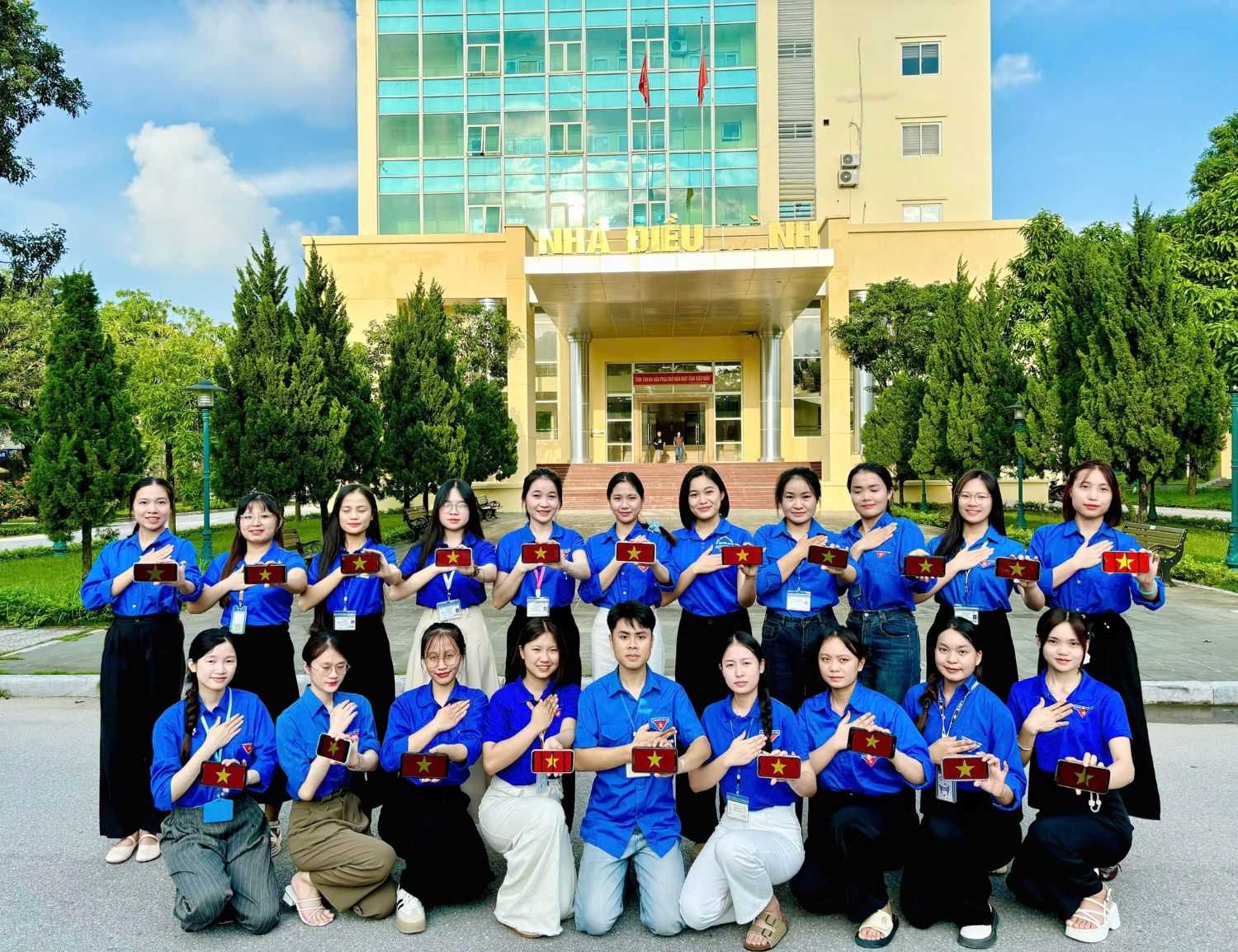 Sắc xanh tuổi trẻ Trường Đại học Hồng Đức rực rỡ chào mừng Quốc khánh 2/9